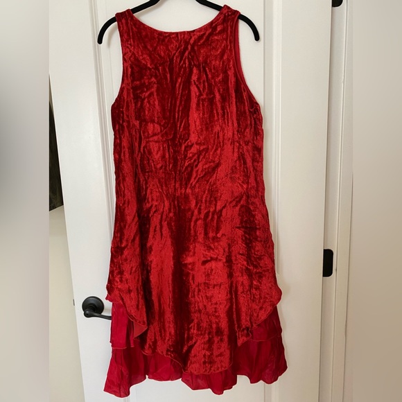 The Pyramid Collection”NWOT’ Red Velveteen Dress - Picture 2 of 3